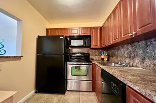 142 Cambridge F, West Palm Beach, FL 33417 - Photo 2