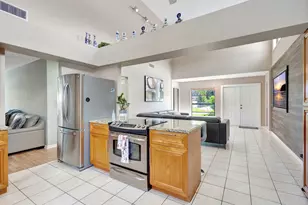 2469 Sun Up Ln, Lake Worth, FL 33462 - Photo 10