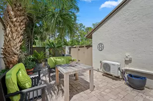 352 Wood Dale Dr, Wellington, FL 33414 - Photo 16