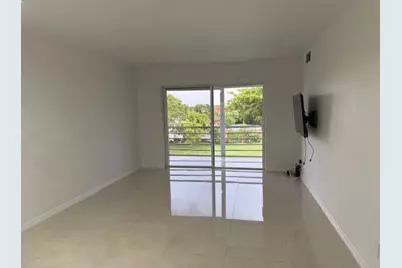 9660 Sunrise Lakes Boulevard #306, Sunrise, FL 33322 - Photo 4