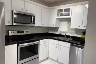 9820 S Hollybrook Lake Dr, Pembroke Pines, FL 33025 - Photo 2