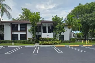204 Lake Pointe Dr, Oakland Park, FL 33309 - Photo 1