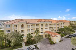 33 Harbour Isle Dr W, Fort Pierce, FL 34949 - Photo 1