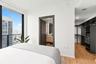 398 NE 5th St, Miami, FL 33132 - Photo 20