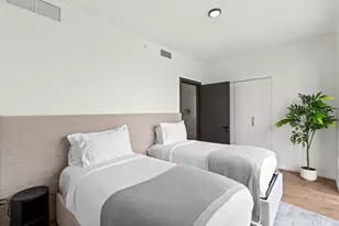 398 NE 5th St, Miami, FL 33132 - Photo 12