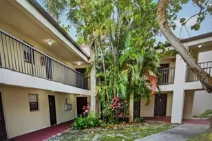 2308 S Cypress Bend Dr, Pompano Beach, FL 33069 - Photo 4