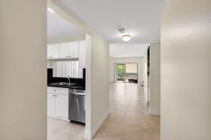 351 Club Cir, Boca Raton, FL 33487 - Photo 16