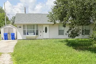 9225 101st Ave, Vero Beach, FL 32967 - Photo 2