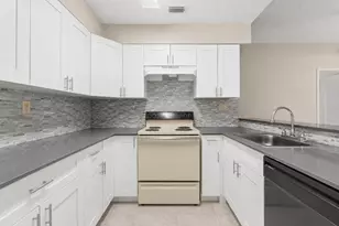 2550 SW 18th Terrace, Fort Lauderdale, FL 33315 - Photo 8