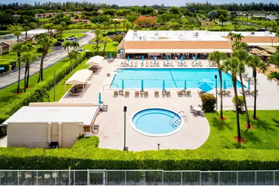 175 Lake Susan Lane, West Palm Beach, FL 33411 - Photo 2