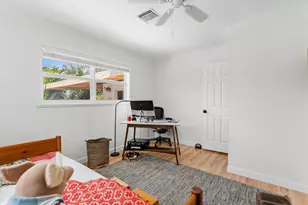 1420 NE 42nd Ct, Oakland Park, FL 33334 - Photo 26