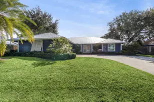 52 Birch Pl, Tequesta, FL 33469 - Photo 2