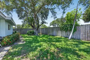 807 SW 3rd St, Boca Raton, FL 33486 - Photo 48