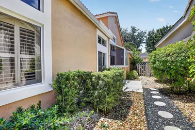 10124 NW 4th Street, Plantation, FL 33324 - Photo 8