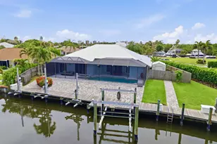 117 Queen Elizabeth Ct, Hutchinson Island, FL 34949 - Photo 14