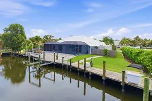 117 Queen Elizabeth Ct, Hutchinson Island, FL 34949 - Photo 16