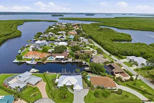 117 Queen Elizabeth Ct, Hutchinson Island, FL 34949 - Photo 18