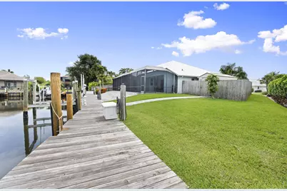 117 Queen Elizabeth Court, Hutchinson Island, FL 34949 - Photo 8
