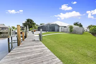 117 Queen Elizabeth Ct, Hutchinson Island, FL 34949 - Photo 8