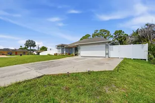 102 NW Peach St, Port Saint Lucie, FL 34983 - Photo 4