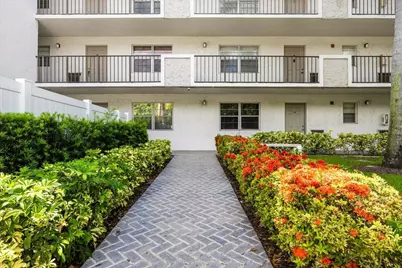 3100 W Rolling Hills Circle #707, Davie, FL 33328 - Photo 2
