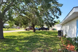 702 SW Belmont Cir, Port Saint Lucie, FL 34953 - Photo 4