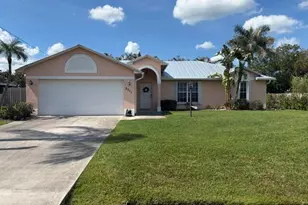 2511 SE Jason Ave, Port Saint Lucie, FL 34952 - Photo 2