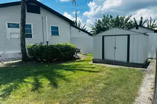 566 SE 7th Dr, Belle Glade, FL 33430 - Photo 2