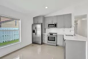 17866 SW 10th Ln, Pembroke Pines, FL 33029 - Photo 6