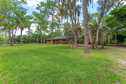 16355 Lancashire Drive E, Loxahatchee, FL 33470 - Photo 4
