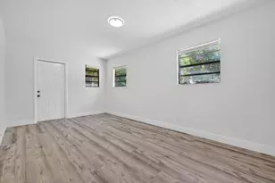261 NE 22nd St, Pompano Beach, FL 33060 - Photo 10