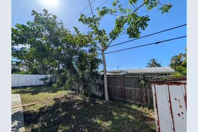 621 NE 56th Street, Oakland Park, FL 33334 - Photo 2