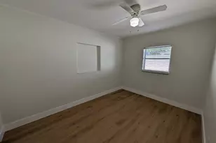 621 NE 56th St, Oakland Park, FL 33334 - Photo 10