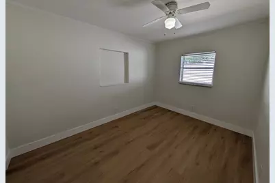 621 NE 56th Street, Oakland Park, FL 33334 - Photo 10