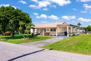 410 SE 4th Ave, South Bay, FL 33493 - Photo 1