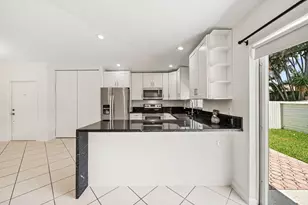 6196 Azalea Cir, West Palm Beach, FL 33415 - Photo 4