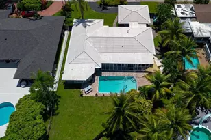 19885 NE 22nd Ave, Miami, FL 33180 - Photo 4