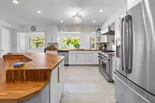 19885 NE 22nd Ave, Miami, FL 33180 - Photo 20