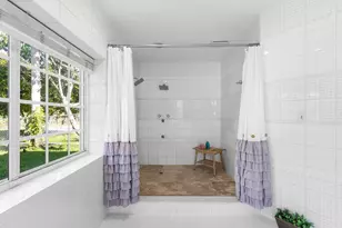 19885 NE 22nd Ave, Miami, FL 33180 - Photo 52