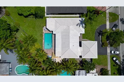 19885 NE 22nd Avenue, Miami, FL 33180 - Photo 2
