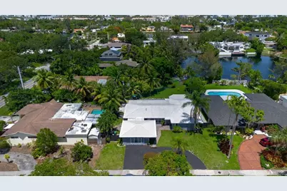 19885 NE 22nd Avenue, Miami, FL 33180 - Photo 2
