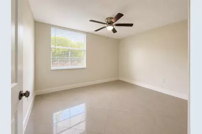 3516 Whitehall Drive #105, West Palm Beach, FL 33401 - Photo 12