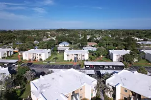1310 NE 14th Ct, Jensen Beach, FL 34957 - Photo 2