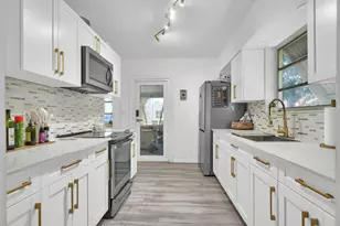 27 NE 18th St, Homestead, FL 33030 - Photo 1