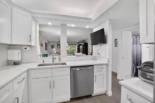 10187 Mangrove Dr, Boynton Beach, FL 33437 - Photo 14