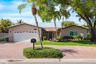 10670 NW 42nd Dr, Coral Springs, FL 33065 - Photo 2