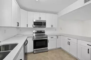 11556 NW 1st St, Plantation, FL 33325 - Photo 8