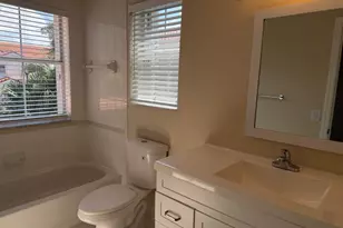 940 Doveplum Ct, Hollywood, FL 33019 - Photo 14