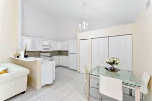 4353 Woodstock Dr, West Palm Beach, FL 33409 - Photo 4