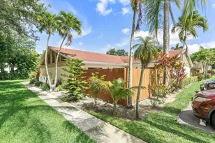 4353 Woodstock Dr, West Palm Beach, FL 33409 - Photo 2